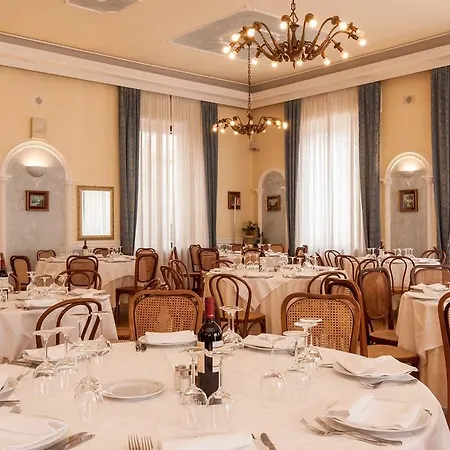 Grand Du Park Et Regina Hotel 4*